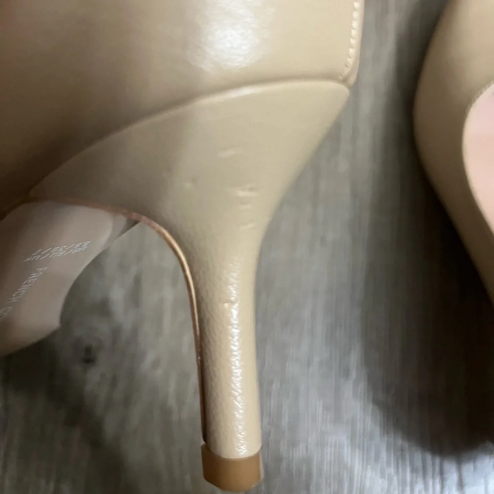 French Connection NWOB size 8.5 tan.